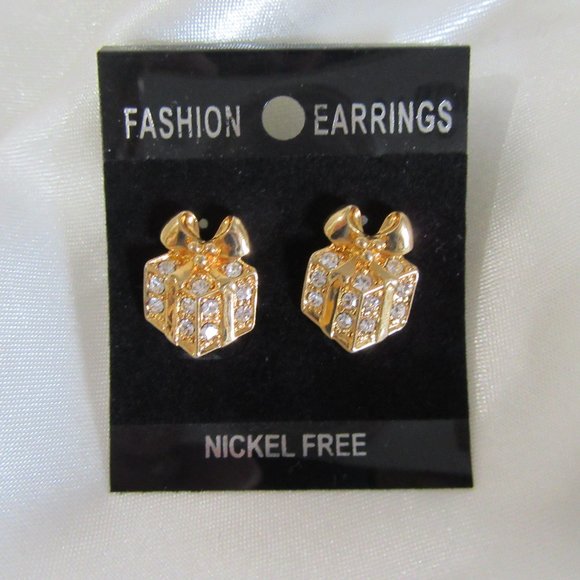 Pierced earrings Present-- ADD to a bundle 4 for $20.00 to get discount - Picture 3 of 8